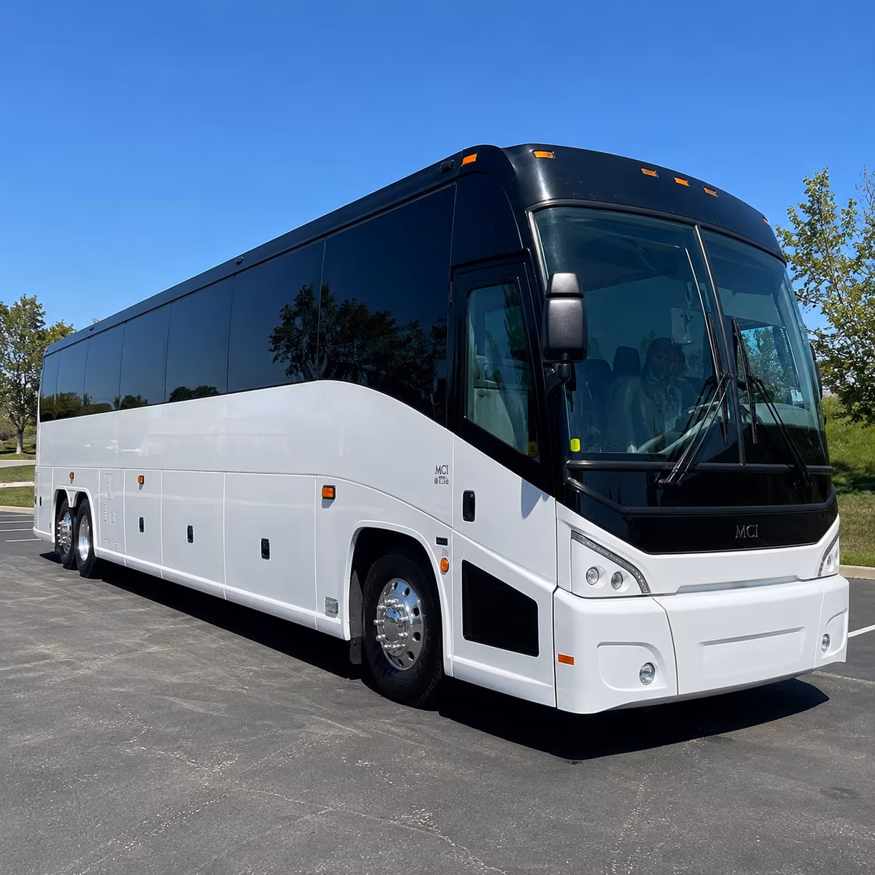 airport employee shuttles between bloomington and msp
