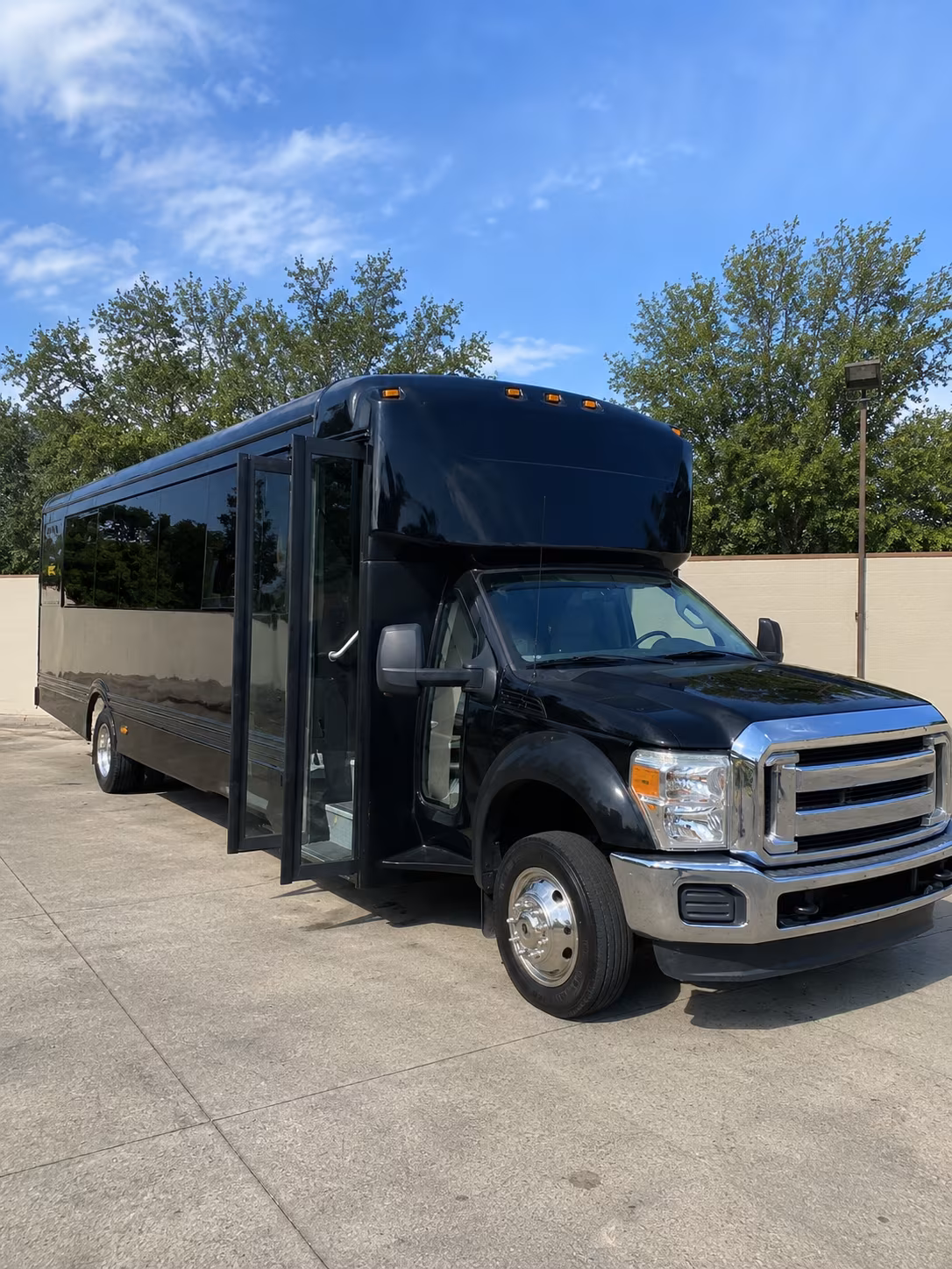bloomington 20 passenger party bus